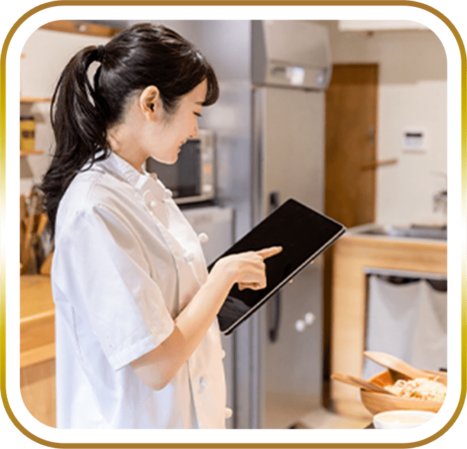 専用端末で注文を受けている様子